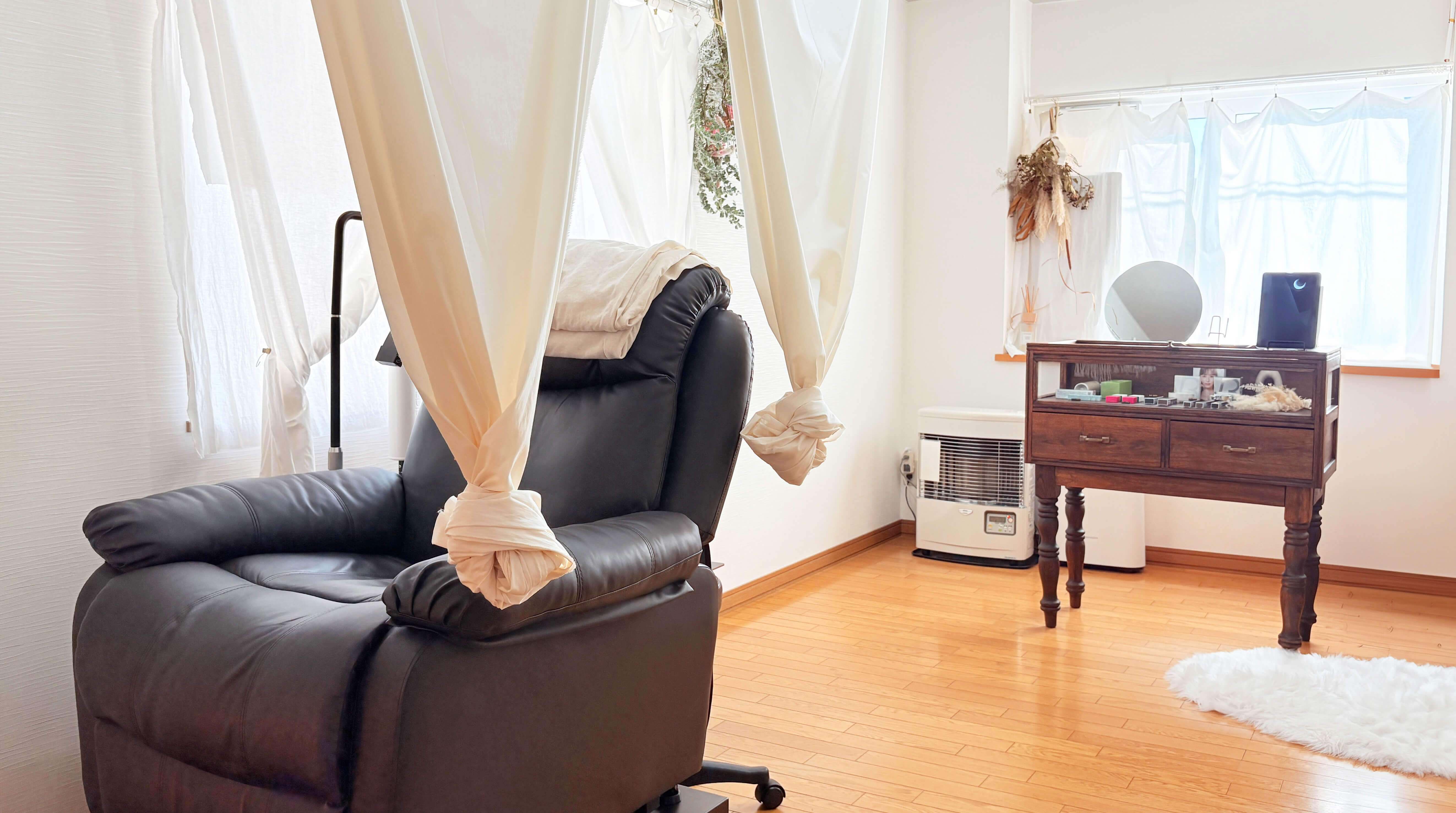 リラックスできるアイラッシュサロンの施術スペース