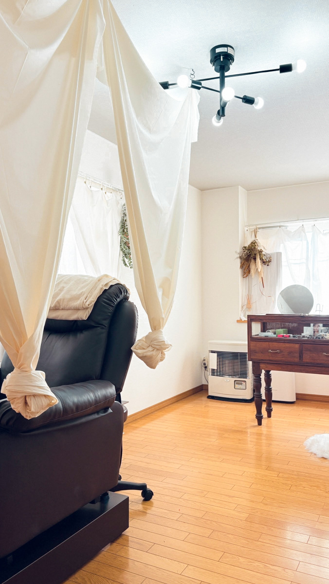 リラックスできるアイラッシュサロンの施術スペース